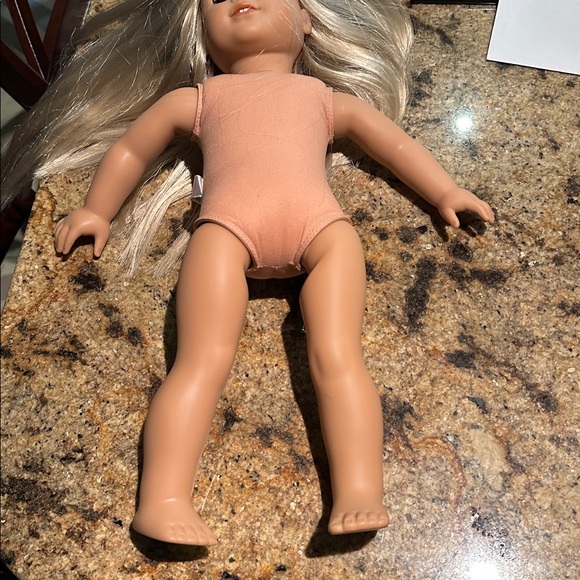 American Girl doll, blonde from 2017. Excellent condition. Flower child outfit - Picture 8 of 13
